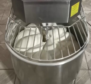 Nouveau mélangeur industriel horizontal <span class=keywords><strong>de</strong></span> pâte <span class=keywords><strong>de</strong></span> 15kg à 100kg <span class=keywords><strong>de</strong></span> capacité pour la boulangerie, le <span class=keywords><strong>pain</strong></span> et la pizza-pour la préparation <span class=keywords><strong>de</strong></span> la <span class=keywords><strong>farine</strong></span> - Product Image 4