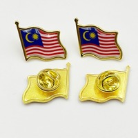 Badge Souvenir Personnalisé en Usine, Drapeau de Divers Pays, Matériau Zinc Émaillé, Design en Relief, Forme Drapeau