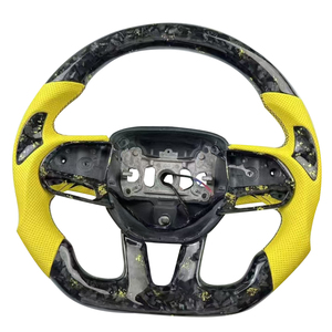 Volante Deportivo de Fibra de Carbono Forjado con Agarre de Cuero Perforado, Diseño Innovador para Dodge Challenger - Product Image 1