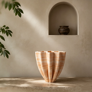 <span class=keywords><strong>Vaso</strong></span> <span class=keywords><strong>in</strong></span> Ceramica Opaca a Forma di Ventaglio Scanalato con Gradiente di Colore, Stile Wabi Sabi, Decorazione per Piano di Lavoro <span class=keywords><strong>in</strong></span> Pietra Texturizzata - Product Image 1