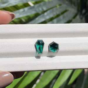 Pierre d'émeraude naturelle de laboratoire |   Émeraude verte |   Émeraude néon |   Pierre précieuse émeraude menthe |   Bague de fiançailles en forme de cercueil et d'hexagone - Product Image 6