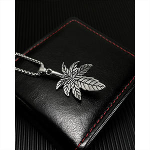 Kalung Pria Stainless Steel Anti-Kusam Vintage dengan Liontin Daun Maple Hemp 3D Mockup dan Safir untuk Perhiasan Calaite - Product Image 5