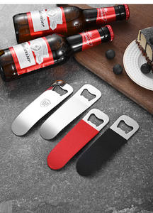 Porte-clés ouvre-bouteille moderne personnalisé avec aimant, en alliage de zinc durable, émail métallique, logo 3D pour bouteilles de bière - Product Image 3