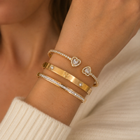 Bracelet manchette ouvert en or avec cœur en cristal pour femme, bijoux fantaisie, accessoires de mode pour usage quotidien, vente en gros