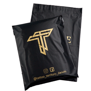 Enveloppe d'expédition en polyéthylène noir et or biodégradable et imperméable Xinyue pour colis, courrier et livraisons - Product Image 1