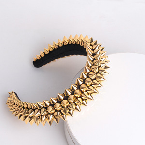 Serre-tête clouté Hua Liyu noir et or, style punk, accessoire capillaire pour femme, tendances individualistes, fabriqué à la main en résine plastique - Product Image 4