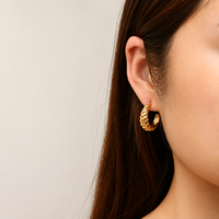 Boucles d'oreilles créatives en acier inoxydable avec design torsadé irrégulier, plaquées or, bijoux de piercing pour femmes, directement de l'usine Kaishee