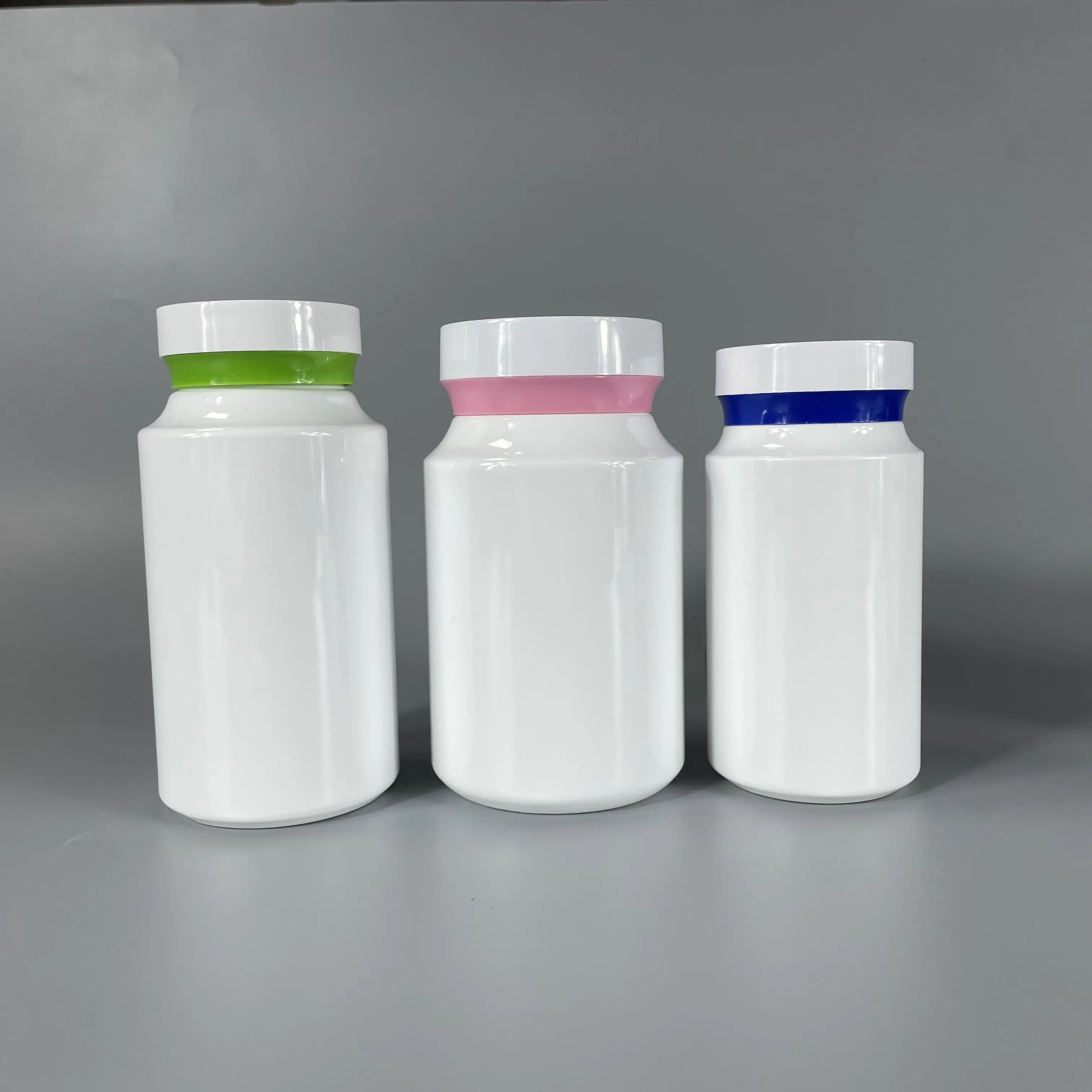 الأكثر مبيعًا سعر تنافسي زجاجات حبوب بلاستيكية ملونة PET PET الشركة المصنعة في الصين