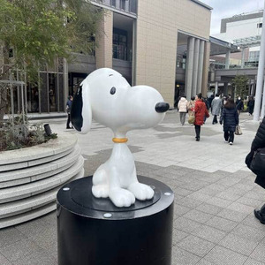 2025 haute qualité usine en gros fibre de verre résine Statue personnalisée grandeur nature dessin animé chien Sculpture décoration de la maison <span class=keywords><strong>Snoopy</strong></span> - Product Image 5