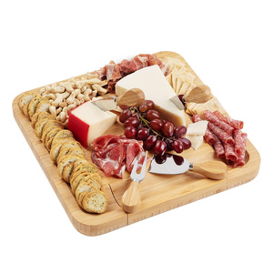 Tagliere per Formaggi in Bambù Personalizzato con Posate, Include Utensili da Servizio in Acciaio Inox, Vassoio per Formaggi e Piatto di Servizio - Product Image 3