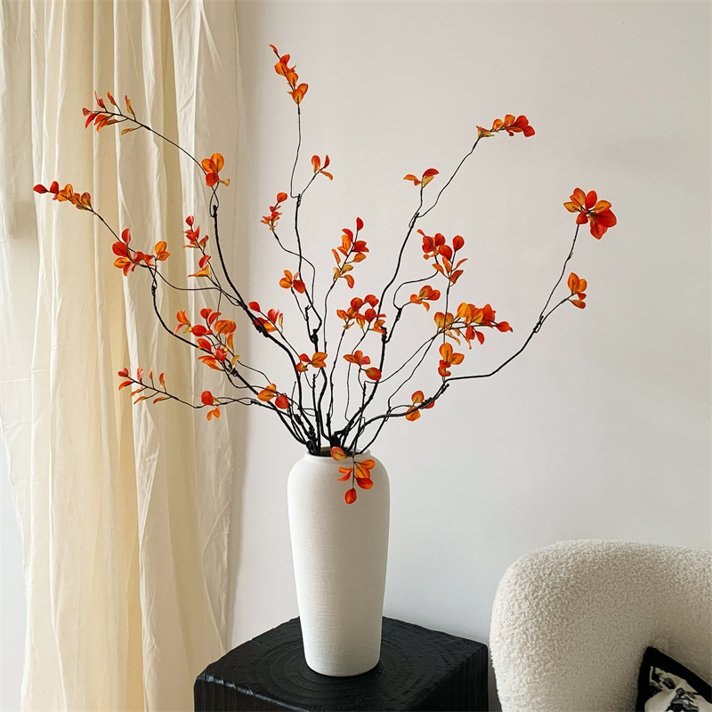 Longue branche feuilles d'automne 5 bouteille de poterie blanche brossée