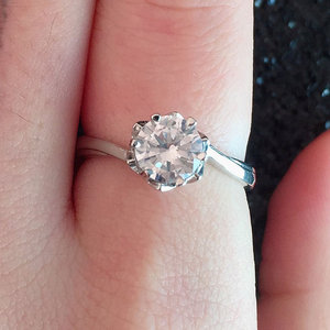 Anello Classico a Sei Punte con Zirconi, Gioiello Scintillante da Donna per Fidanzamento, Uso Quotidiano e Regalo - Product Image 6