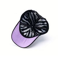 Gorras al por mayor: Gorra trucker de 5 piezas con visera curva, bordado 3D, pedrería, chip integrado, material sintético, ajustable