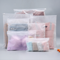 Sac d'emballage pour vêtements en plastique à fermeture éclair givré écologique, sac à fermeture éclair en PE, sac à fermeture éclair avec votre logo pour les vêtements