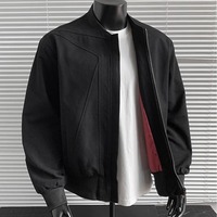 Blouson Bomber Homme Noir à Rayures Rouges, Coupe Droite Structurée, Ample, Style Américain Vintage, Fermeture Éclair, Automne