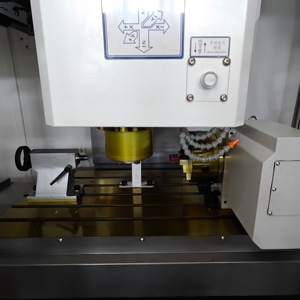 Nueva Fresadora Vertical de Cinco Ejes de Alta Resistencia Fanuc/Mitsubishi VMC855 con Sistema de Control GSK, Precisa y Eficiente - Product Image 4