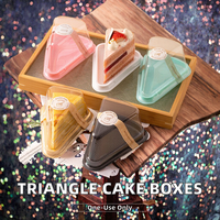 Noir or blanc plastique Triangle boîtes à gâteaux boucles jetables Dessert cheesecake conteneurs pour fête boulangerie en relief alimentaire