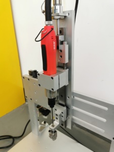 เครื่องขันสกรูอัตโนมัติแบบเคลื่อนที่ขึ้นลง รุ่น YS-L601 พร้อมระบบป้อนสกรูอัตโนมัติสำหรับประกอบอุปกรณ์อิเล็กทรอนิกส์ - Product Image 6