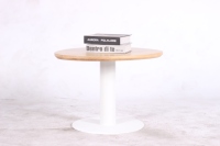 Table d'appoint minimaliste en matériaux mixtes, plateau en bois naturel, base en métal blanc, pour bureau, salle d'attente, restaurant, café