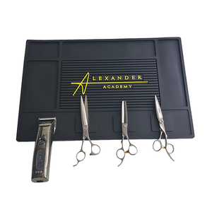 Tapis de barbier en silicone personnalisé avec logo, tapis pour outils de coiffure, tapis antidérapant résistant à la chaleur, organiseur pour tondeuses et ciseaux - Product Image 1
