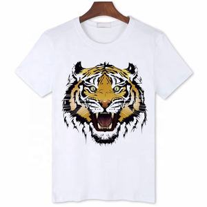 T-shirt con stampa tigre da uomo, oversize, streetwear, in cotone bianco, a maniche corte, girocollo, con grafica personalizzata - Product Image 1