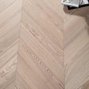 Suelo de madera de ingeniería AVANTIMORA REACH, multicapa, de fresno cepillado, grado AB, E0, E1, T&G, 14 mm, 15 mm, diseño Chevron, para sala de exposiciones - Product Image 2