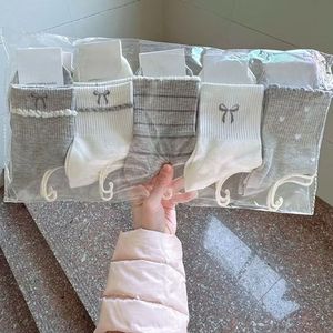 Chaussettes courtes pour femmes, respirantes, en polyester, motif nœud, décontractées, pour sports de plein air, taille jeune W3230 - Product Image 1