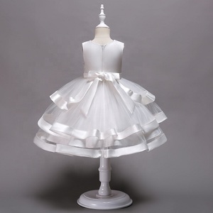 Robe de princesse pour filles avec plusieurs ourlets et détails en dentelle - Product Image 4