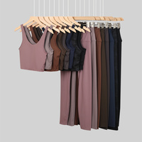 Ensemble de yoga en gros avec logo 1:1 : Leggings unis et débardeur à col U – Doux, respirant, extensible dans les quatre sens