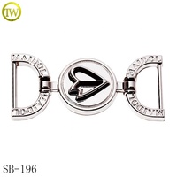 Logo d'abeille personnalisé boucle de lacet chaussures réglables accessoire métal or étiquette maillot de bain métal creux connecteur étiquettes pour vêtements