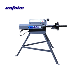 Équilibreuse de roues dynamique manuelle pour pneus de <span class=keywords><strong>voiture</strong></span> avec fonctionnalités de rotation manuelle du véhicule - Product Image 2