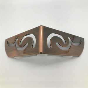 Pieds de meuble décoratifs en métal en forme de L entièrement personnalisables pour fournisseurs – Pieds fantaisie pour canapé et <span class=keywords><strong>armoire</strong></span> - Product Image 3