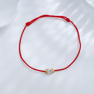 Bracelet fin minimaliste en cristal scintillant, cordon rouge réglable, perles rondes, or jaune 18 carats, diamant <span class=keywords><strong>de</strong></span> laboratoire, vente en gros pour femmes - Product Image 1