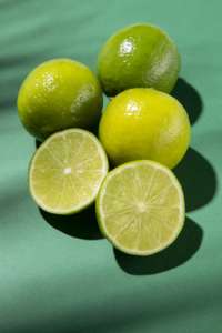 Limón Verde Natural sin Semillas VIOT, Origen Vietnam, Cultivado, Fruta Saludable, 6cm 10g, Alta Calidad - Product Image 4