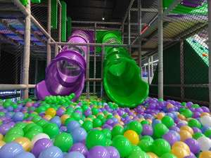 Laberinto de toboganes de neón Ledi, equipo de juegos interior suave para niños, modelo Anshun, capacidad máxima 500, para juegos en interiores. - Product Image 3