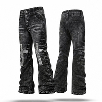 Jean Y2K style américain clouté coupe courbée pour homme – Design estival visuellement attrayant