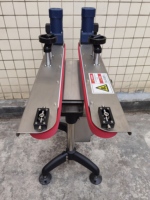 Convoyeur à bande PVC à griffes latérales sans fond WA Model 700, résistant à l'huile, antibactérien, anti-UV, durable, vitesse réglable, pour surfaces irrégulières