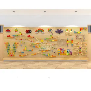 Giocattoli interattivi da parete fai-da-te in legno del museo educativo per bambini