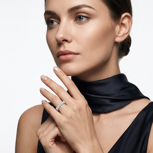 Anillo Adodo de Plata 925 Chapado en Oro Blanco con Engaste de Garras, Corte Princesa, Moissanita de 2 Quilates VVS1 Color D, 5 Piedras, Certificado GRA - Product Image 5