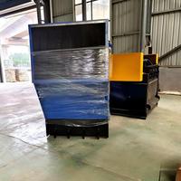 Broyeur de déchets plastiques avec boîte de vitesses et conception anti-blocage pour un recyclage de déchets plastiques à haute productivité