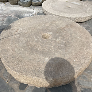 <span class=keywords><strong>Antiguo</strong></span> <span class=keywords><strong>Molino</strong></span> <span class=keywords><strong>de</strong></span> <span class=keywords><strong>Piedra</strong></span> al aire libre Buhrimill Old Millstone para uso decorativo - Product Image 4