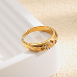 Anello Minimalista Vintage con Stella e Luna in Acciaio Inossidabile, Gioiello Elegante Ipoallergenico e Delicato sulla Pelle - Product Image 4