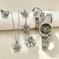 Coffret cadeau montre femme avec cadran 30 mm, montre ornée de strass, bracelet fleuri, collier, bague et boucles d'oreilles