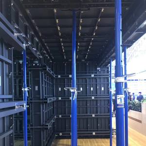 Cric hydraulique robuste avec étais de coffrage réglables et étais de soutènement réglables offrant un soutien stable pour les coffrages en béton - Product Image 6