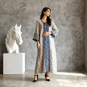 ชุดอาบายะห์ปักลายหรูหราแบบเรียบร้อยสำหรับผู้หญิงมุสลิม ผลิตตามสั่ง ขายส่ง ทำจากผ้าโพลีเอสเตอร์ - Product Image 2