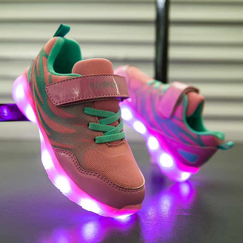 Venta al por mayor Zapatillas de deporte para niños Bebés Niñas Niños Carta  de malla Led Luminoso Deporte Control remoto zapatos ligeros 918