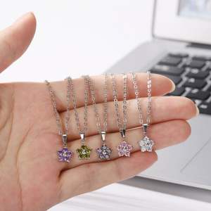 Collar de acero inoxidable con circonitas en forma de flor de ciruelo, estilo deportivo, cadena de eslabones galvanizada, colgante de flor, collar transfronterizo - Product Image 2