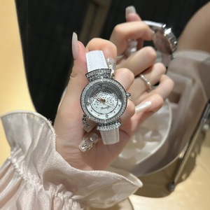 Montre élégante pour femme en cristal, cadran en nacre, bracelet en cuir, montre-bracelet à quartz - Product Image 6