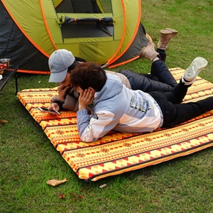 Almohadilla de dormir autoinflable impermeable de doble tamaño para acampar - Product Image 6