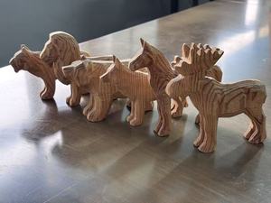 تمثال حيواني منحوت يدويًا من الخشب، تحفة فنية للديكور المنزلي، منحوتة يدوية الصنع - Product Image 1